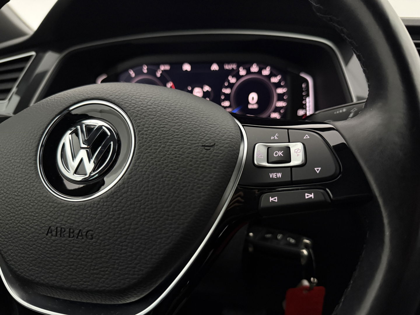 Volkswagen Tiguan 1.5 TSI ACT R-line | Virtual | Carplay | Adaptive Cruise | Schakelflippers | Parkeersens. | NAP