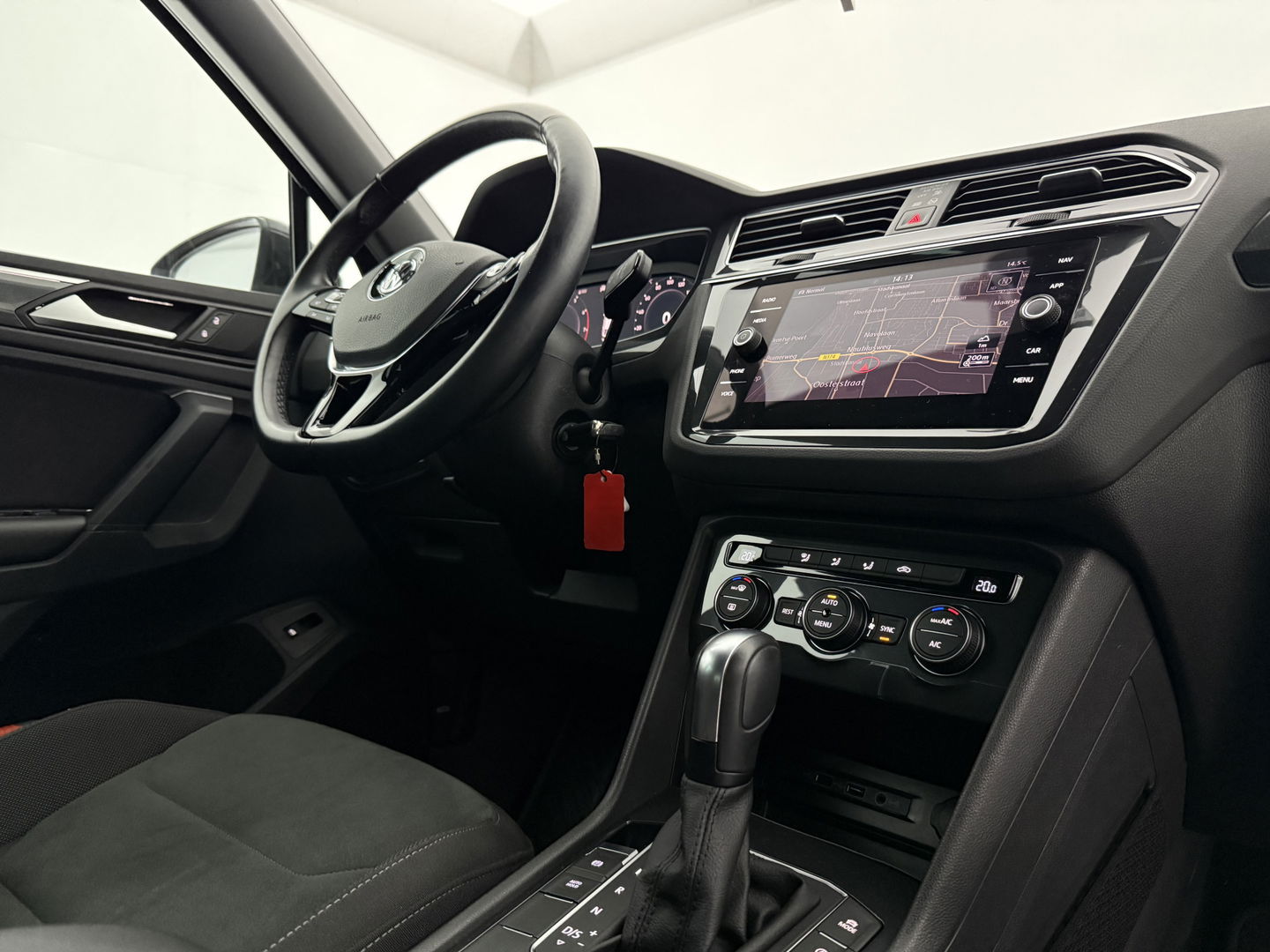 Volkswagen Tiguan 1.5 TSI ACT R-line | Virtual | Carplay | Adaptive Cruise | Schakelflippers | Parkeersens. | NAP