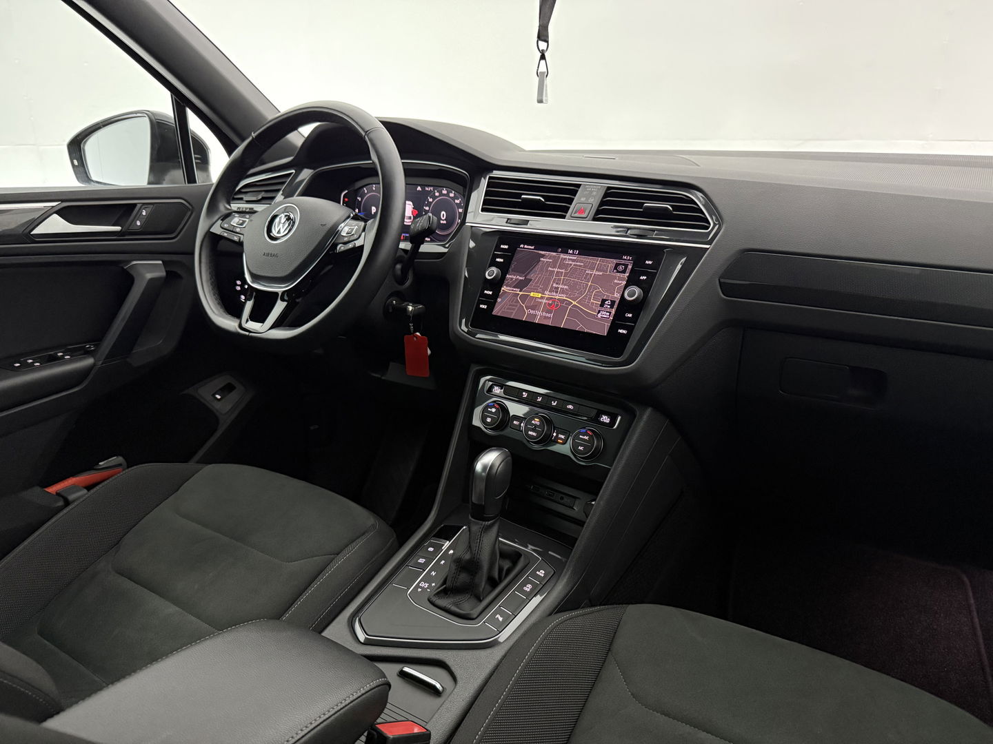 Volkswagen Tiguan 1.5 TSI ACT R-line | Virtual | Carplay | Adaptive Cruise | Schakelflippers | Parkeersens. | NAP
