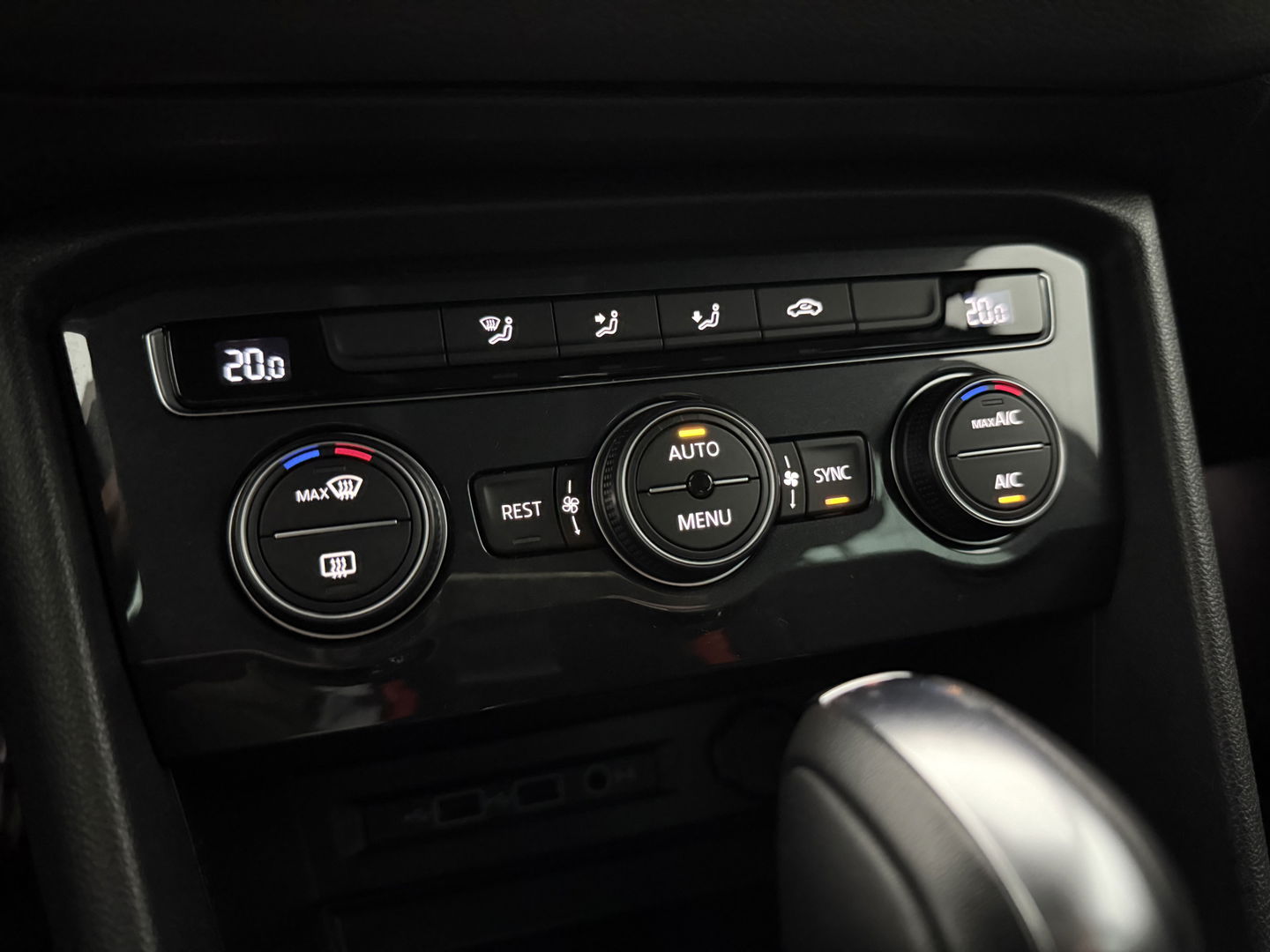 Volkswagen Tiguan 1.5 TSI ACT R-line | Virtual | Carplay | Adaptive Cruise | Schakelflippers | Parkeersens. | NAP