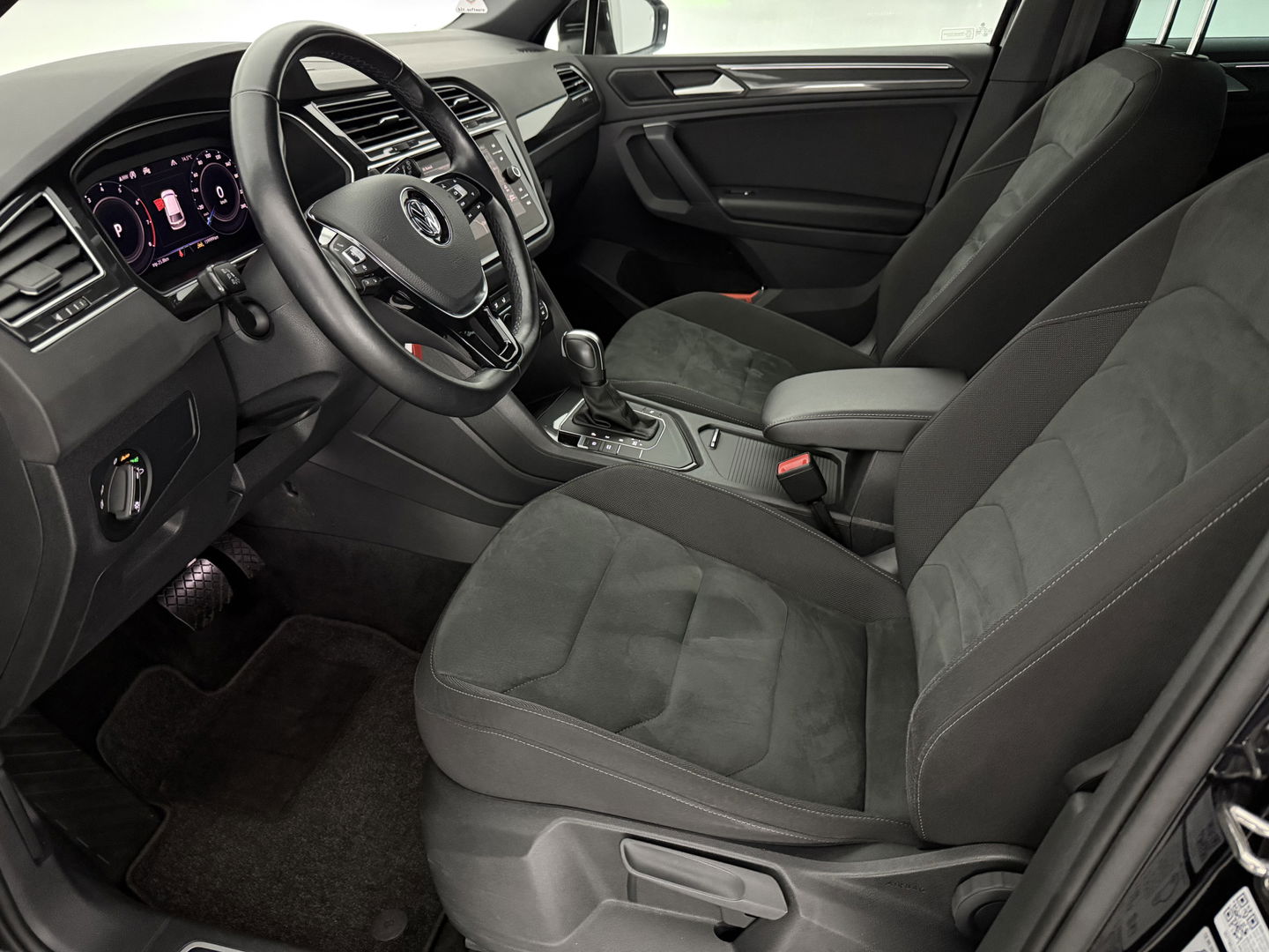 Volkswagen Tiguan 1.5 TSI ACT R-line | Virtual | Carplay | Adaptive Cruise | Schakelflippers | Parkeersens. | NAP