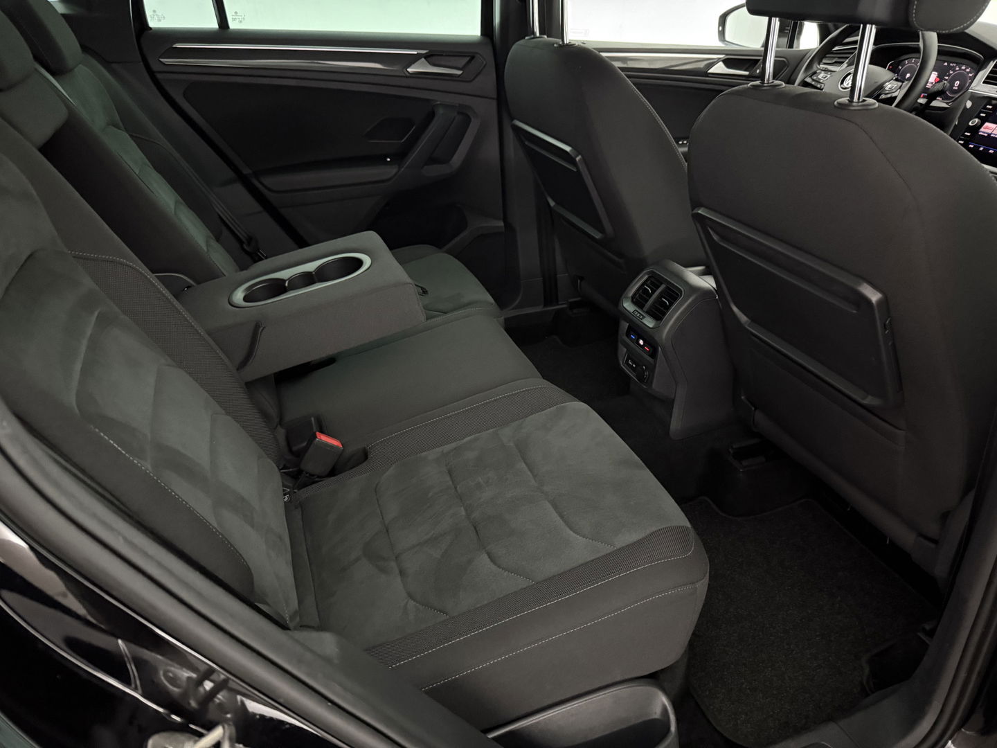 Volkswagen Tiguan 1.5 TSI ACT R-line | Virtual | Carplay | Adaptive Cruise | Schakelflippers | Parkeersens. | NAP