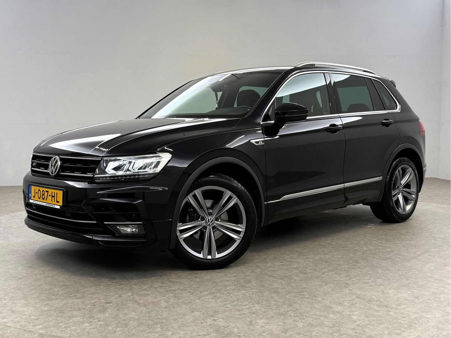 Volkswagen Tiguan 1.5 TSI ACT R-line | Virtual | Carplay | Adaptive Cruise | Schakelflippers | Parkeersens. | NAP