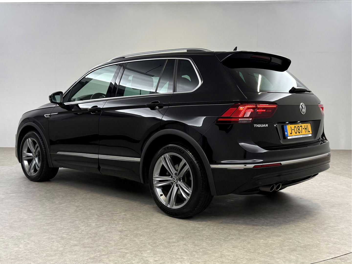 Volkswagen Tiguan 1.5 TSI ACT R-line | Virtual | Carplay | Adaptive Cruise | Schakelflippers | Parkeersens. | NAP