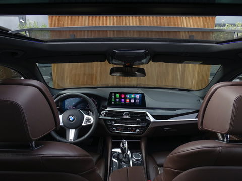 BMW 5 Serie Touring 530i 252PK / M-Sport / Individual / panormadakraam / *NAP*