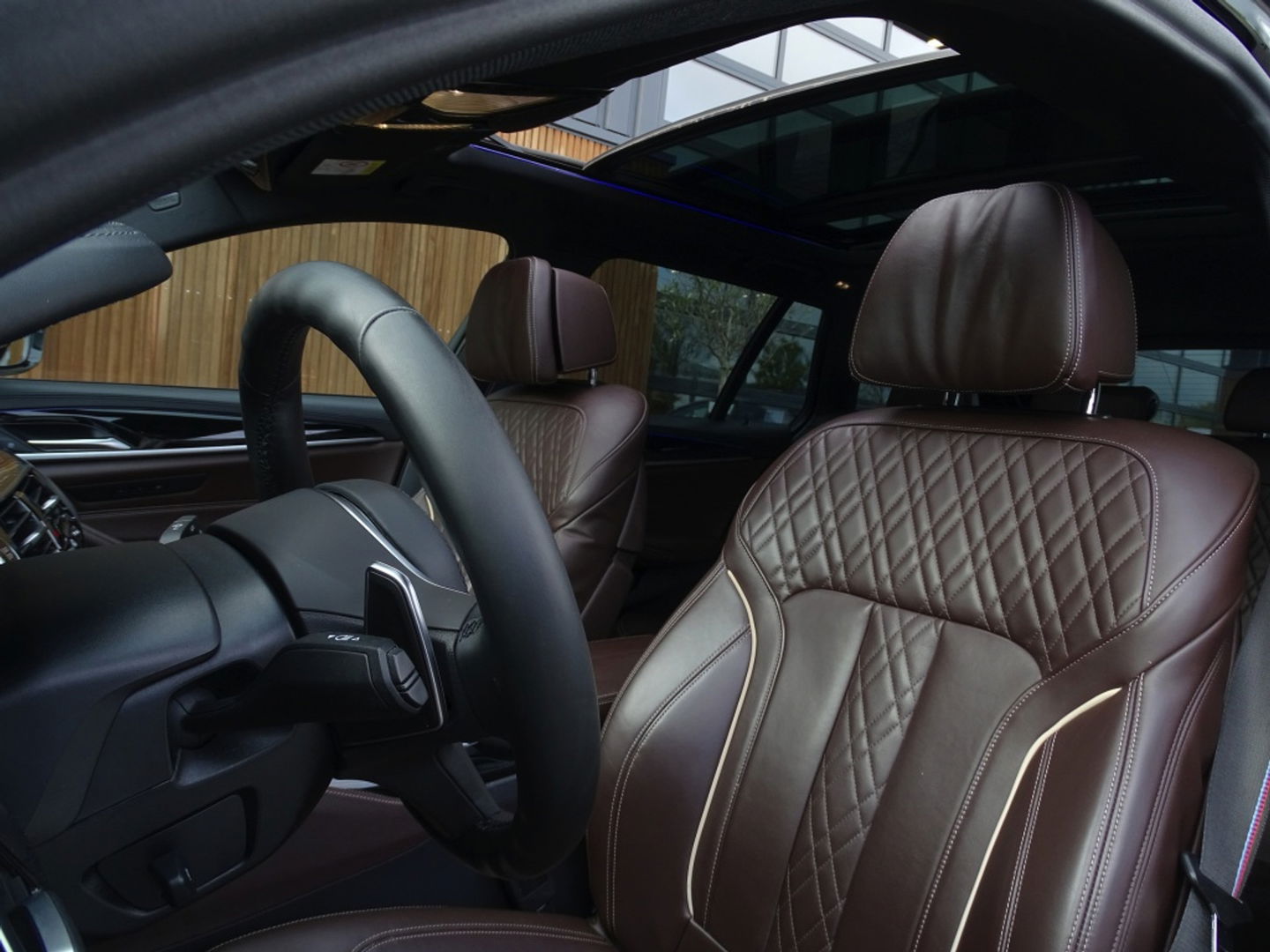 BMW 5 Serie Touring 530i 252PK / M-Sport / Individual / panormadakraam / *NAP*