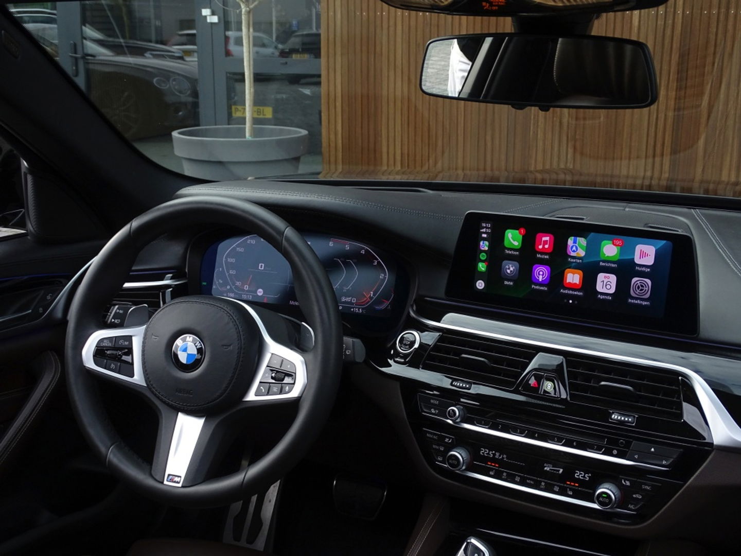 BMW 5 Serie Touring 530i 252PK / M-Sport / Individual / panormadakraam / *NAP*