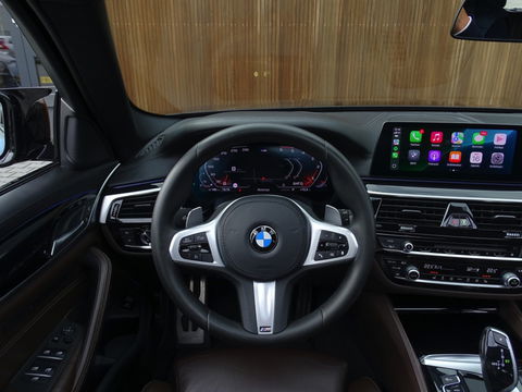 BMW 5 Serie Touring 530i 252PK / M-Sport / Individual / panormadakraam / *NAP*
