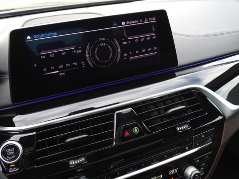 BMW 5 Serie Touring 530i 252PK / M-Sport / Individual / panormadakraam / *NAP*