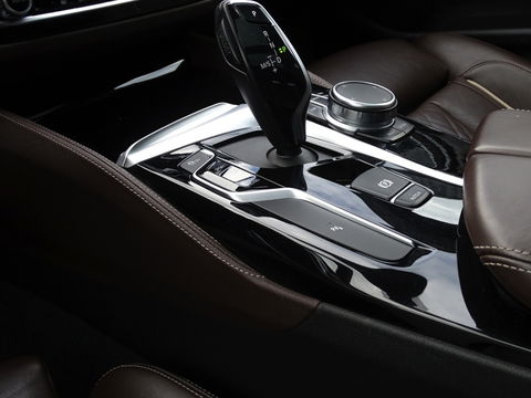 BMW 5 Serie Touring 530i 252PK / M-Sport / Individual / panormadakraam / *NAP*