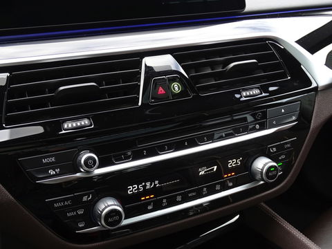 BMW 5 Serie Touring 530i 252PK / M-Sport / Individual / panormadakraam / *NAP*