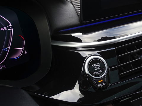 BMW 5 Serie Touring 530i 252PK / M-Sport / Individual / panormadakraam / *NAP*