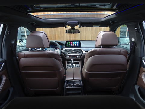 BMW 5 Serie Touring 530i 252PK / M-Sport / Individual / panormadakraam / *NAP*