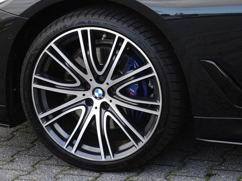BMW 5 Serie Touring 530i 252PK / M-Sport / Individual / panormadakraam / *NAP*