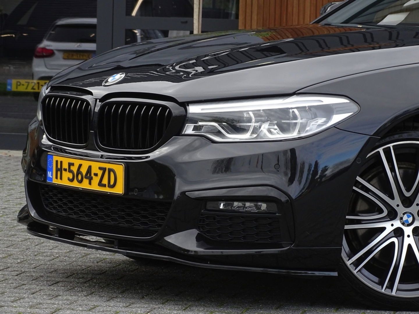 BMW 5 Serie Touring 530i 252PK / M-Sport / Individual / panormadakraam / *NAP*