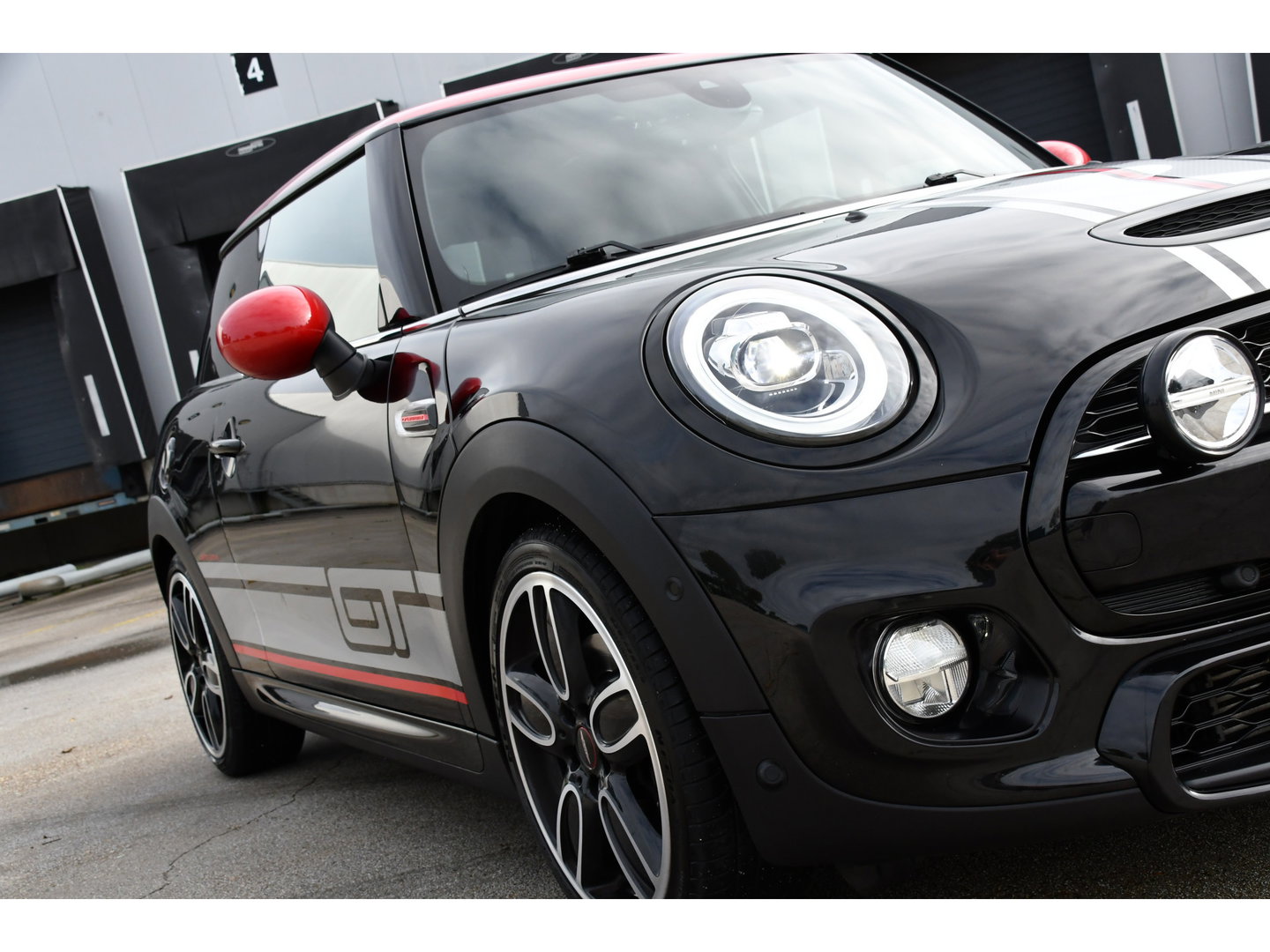 MINI Mini 2.0 Cooper S GT Limited Edition JCW Full Options, Adaptieve Cruise, PANO, H/K, HUD, Clima, Carplay, Stoelverwarming, LED, Uniek!