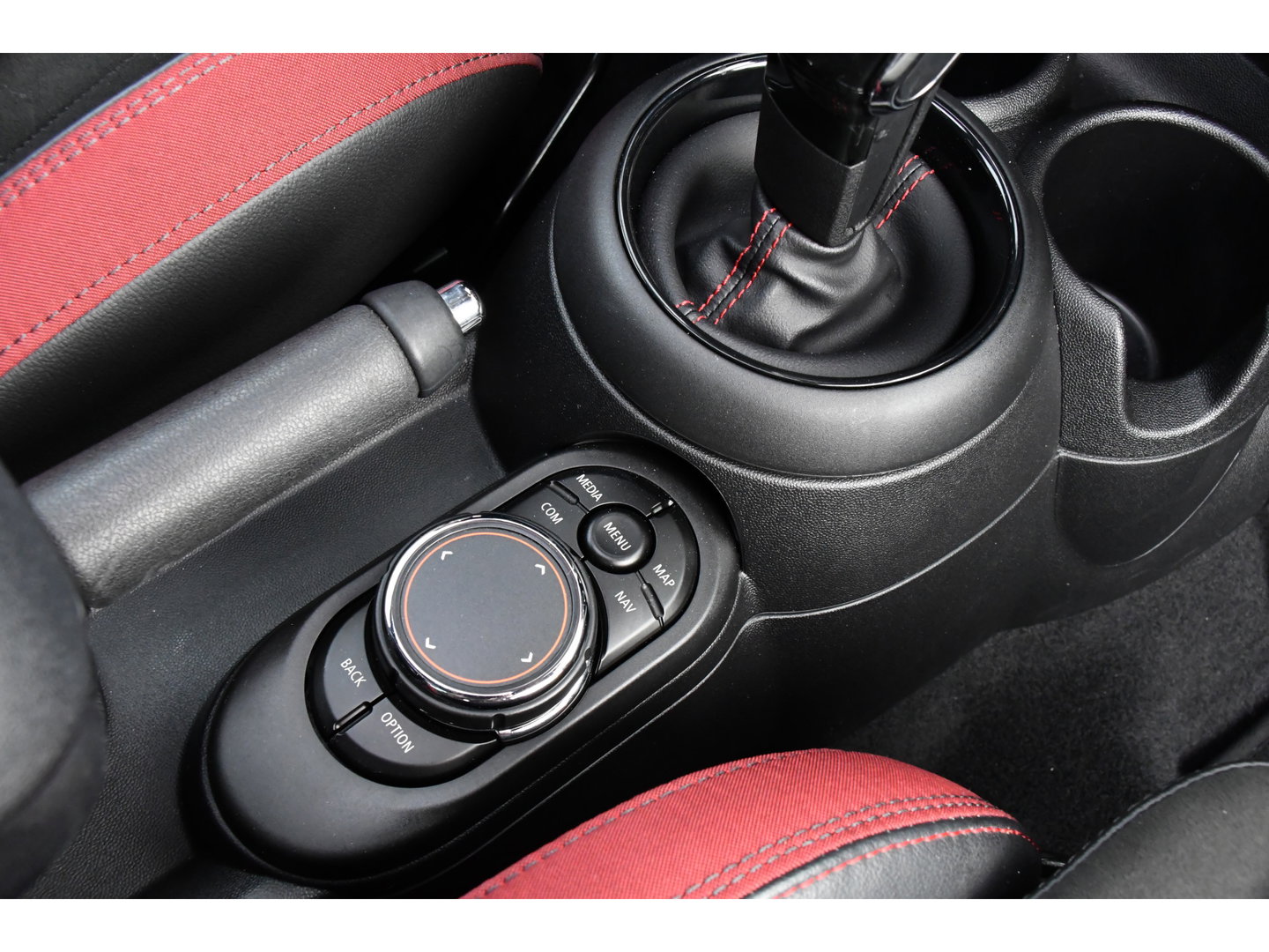 MINI Mini 2.0 Cooper S GT Limited Edition JCW Full Options, Adaptieve Cruise, PANO, H/K, HUD, Clima, Carplay, Stoelverwarming, LED, Uniek!