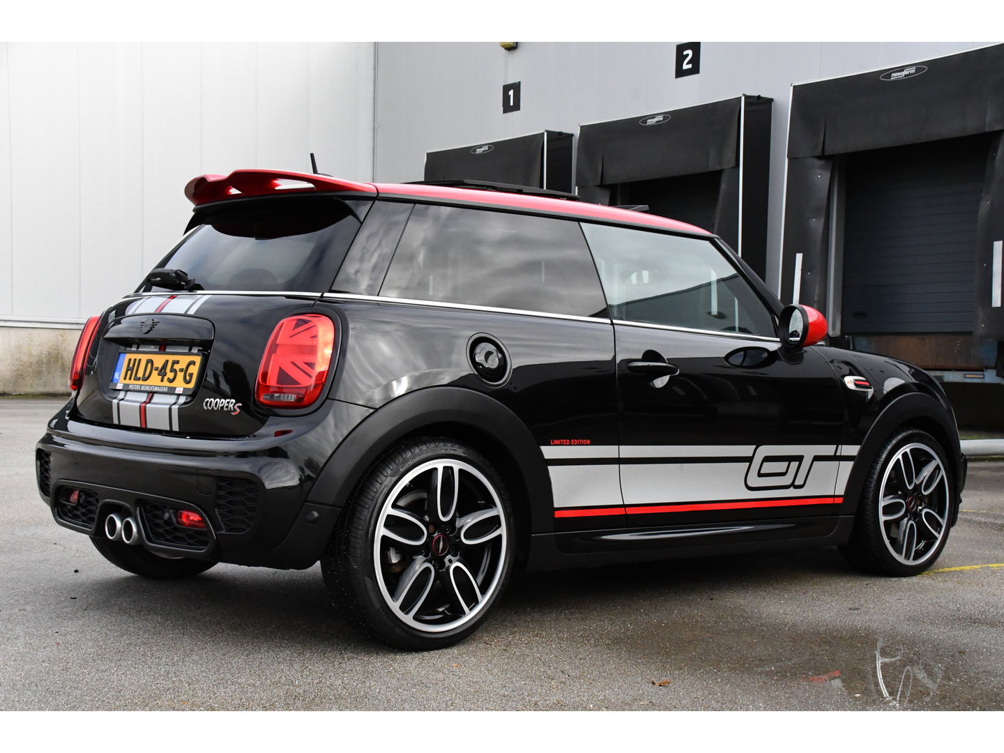 MINI Mini 2.0 Cooper S GT Limited Edition JCW Full Options, Adaptieve Cruise, PANO, H/K, HUD, Clima, Carplay, Stoelverwarming, LED, Uniek!