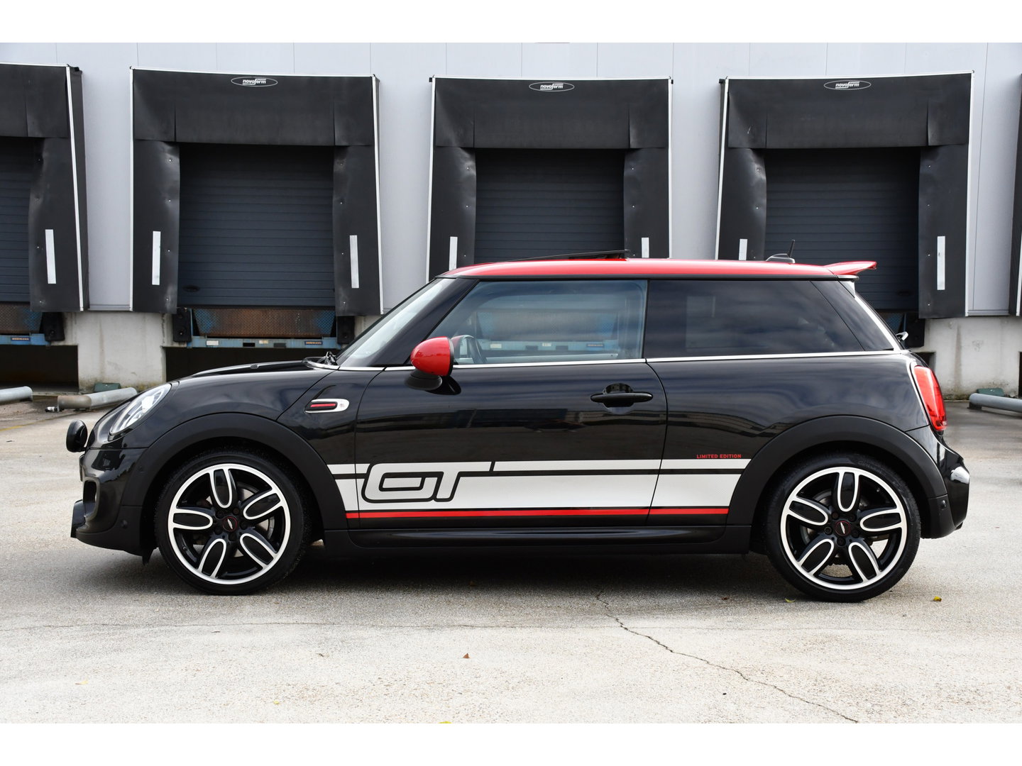MINI Mini 2.0 Cooper S GT Limited Edition JCW Full Options, Adaptieve Cruise, PANO, H/K, HUD, Clima, Carplay, Stoelverwarming, LED, Uniek!