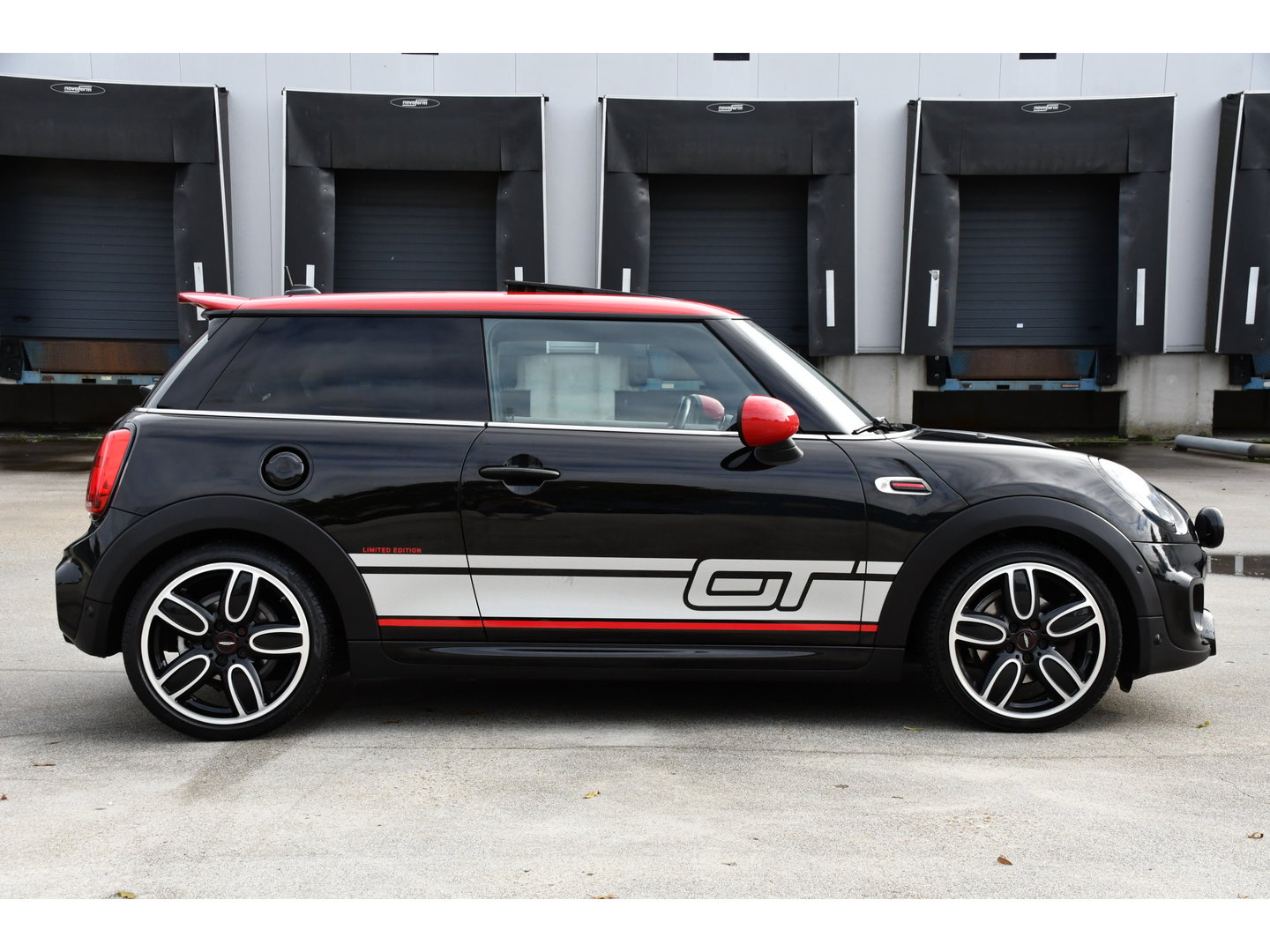 MINI Mini 2.0 Cooper S GT Limited Edition JCW Full Options, Adaptieve Cruise, PANO, H/K, HUD, Clima, Carplay, Stoelverwarming, LED, Uniek!