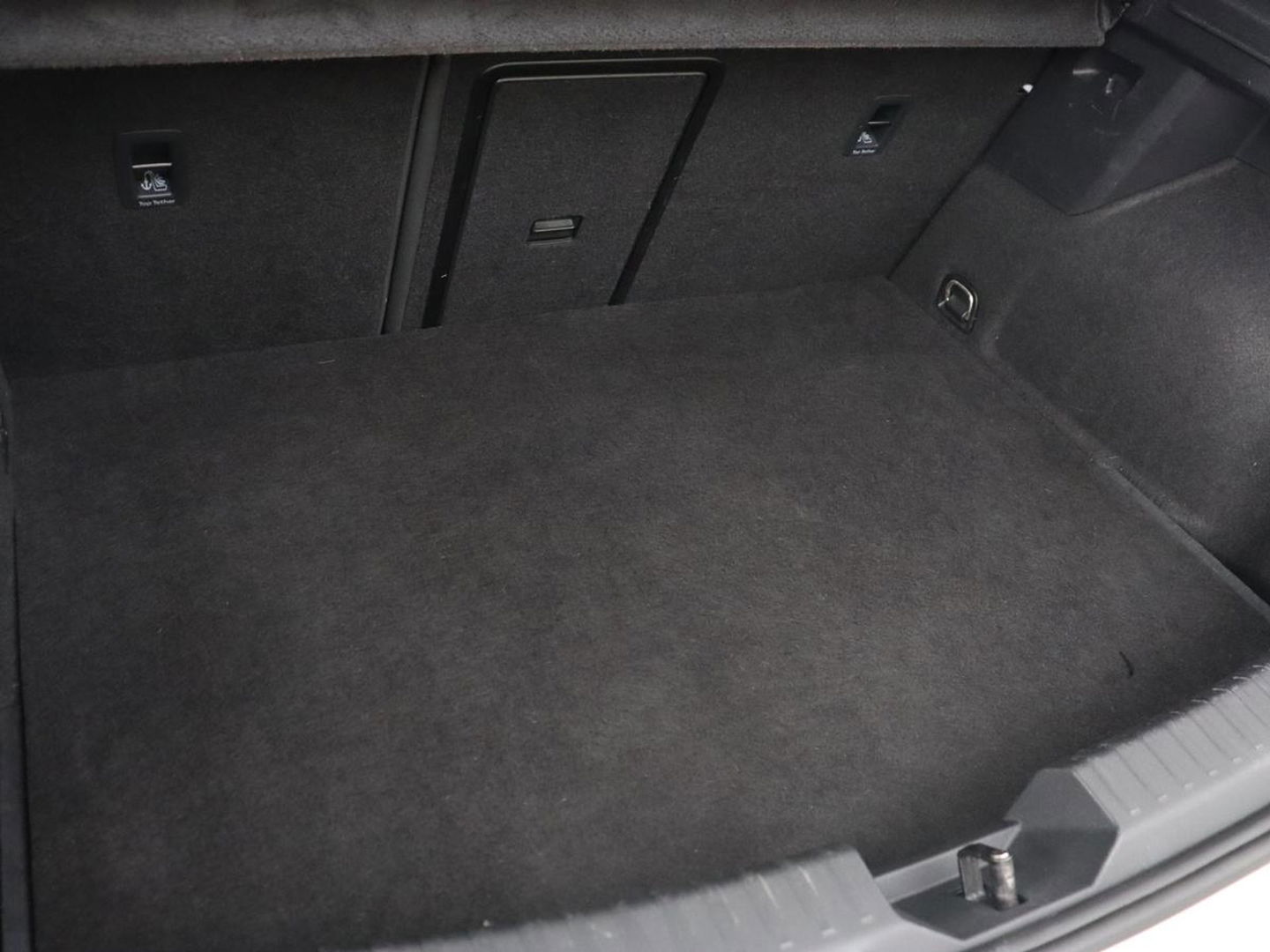 CUPRA Leon 1.4 e-Hybrid VZ Business | Sfeerverlichting | Carplay | Navigatie | Camera | Stoelverwarming | Cruise Control Adaptief | LED koplampen | LMV 19 |