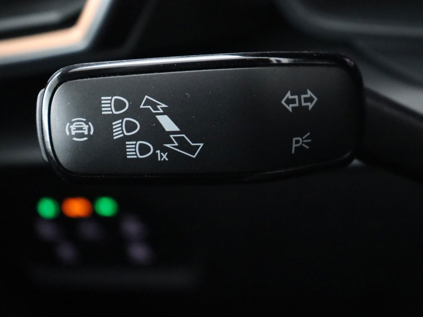 CUPRA Leon 1.4 e-Hybrid VZ Business | Sfeerverlichting | Carplay | Navigatie | Camera | Stoelverwarming | Cruise Control Adaptief | LED koplampen | LMV 19 |
