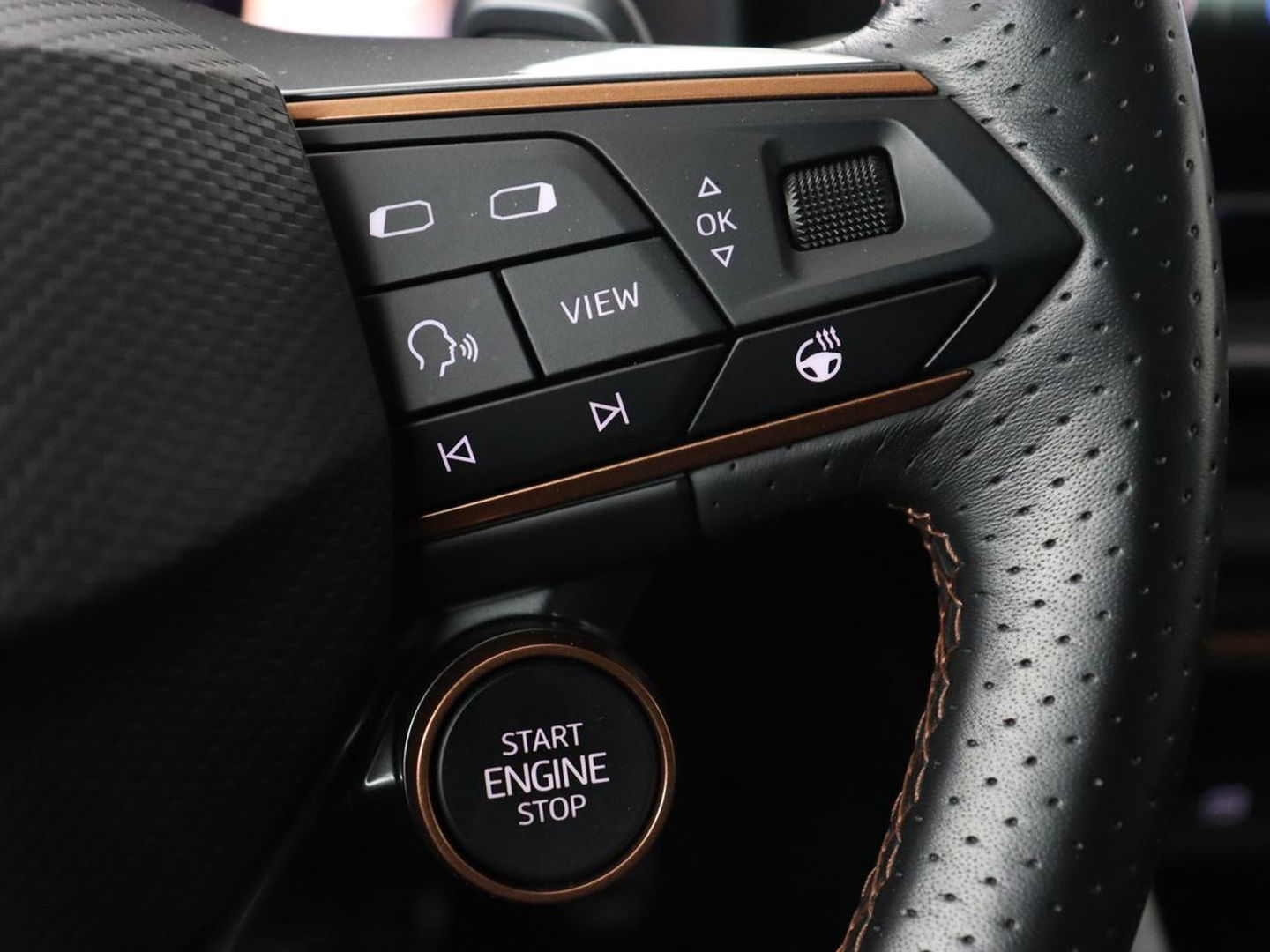 CUPRA Leon 1.4 e-Hybrid VZ Business | Sfeerverlichting | Carplay | Navigatie | Camera | Stoelverwarming | Cruise Control Adaptief | LED koplampen | LMV 19 |