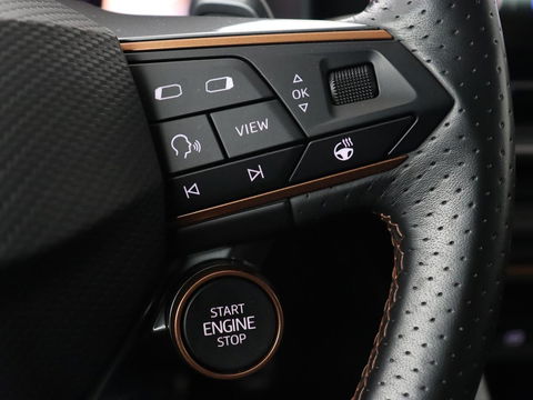 CUPRA Leon 1.4 e-Hybrid VZ Business | Sfeerverlichting | Carplay | Navigatie | Camera | Stoelverwarming | Cruise Control Adaptief | LED koplampen | LMV 19 |