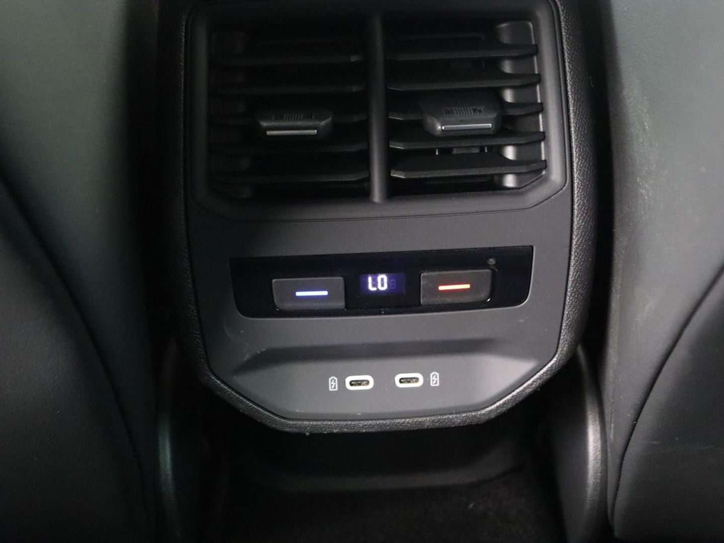 CUPRA Leon 1.4 e-Hybrid VZ Business | Sfeerverlichting | Carplay | Navigatie | Camera | Stoelverwarming | Cruise Control Adaptief | LED koplampen | LMV 19 |