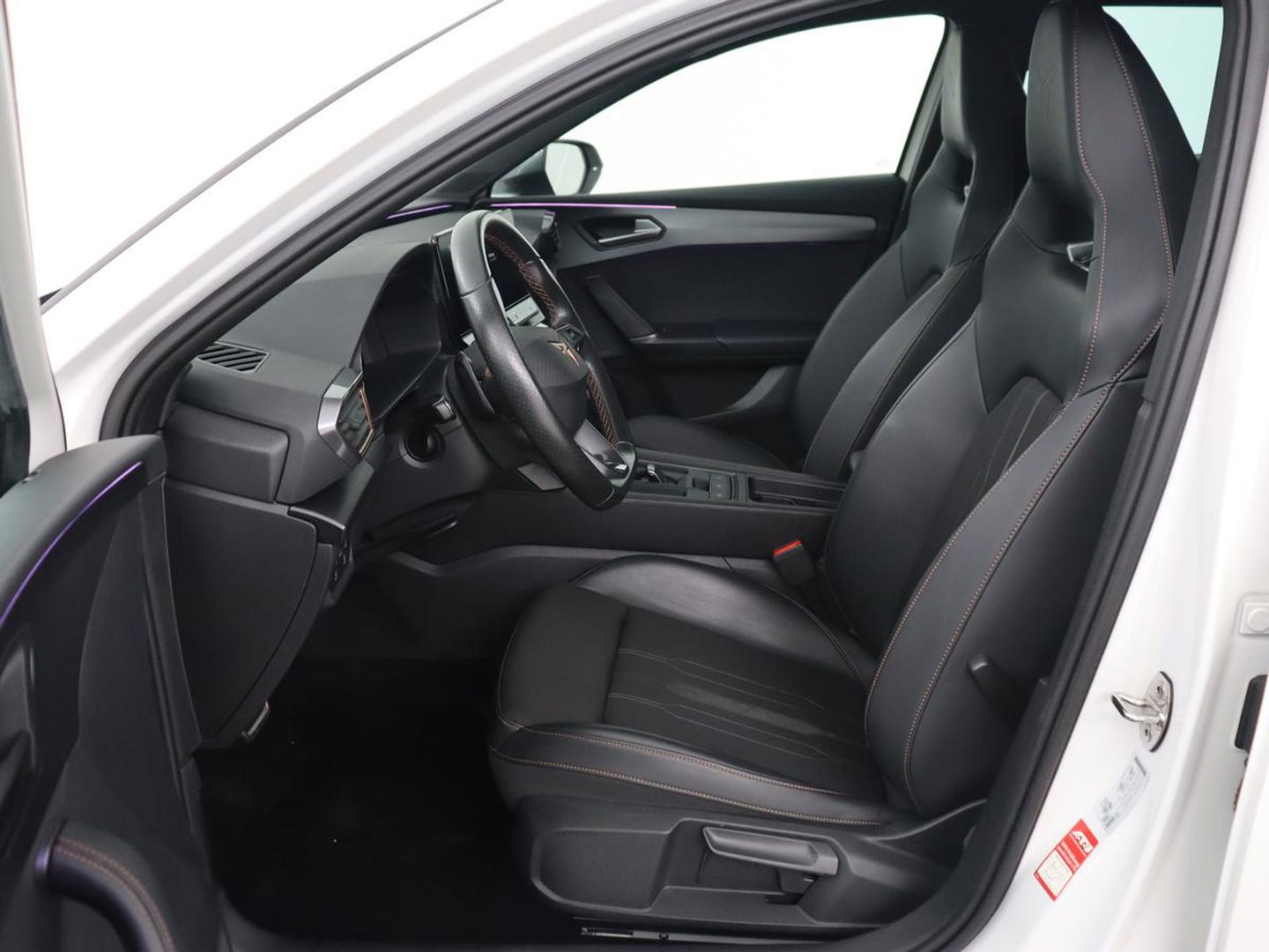 CUPRA Leon 1.4 e-Hybrid VZ Business | Sfeerverlichting | Carplay | Navigatie | Camera | Stoelverwarming | Cruise Control Adaptief | LED koplampen | LMV 19 |