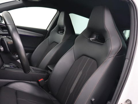 CUPRA Leon 1.4 e-Hybrid VZ Business | Sfeerverlichting | Carplay | Navigatie | Camera | Stoelverwarming | Cruise Control Adaptief | LED koplampen | LMV 19 |