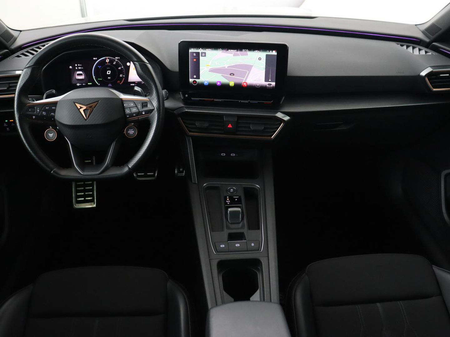 CUPRA Leon 1.4 e-Hybrid VZ Business | Sfeerverlichting | Carplay | Navigatie | Camera | Stoelverwarming | Cruise Control Adaptief | LED koplampen | LMV 19 |