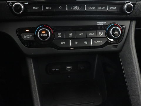 Kia Niro 1.6 GDi PHEV DynamicLine | Carplay | Navigatie | Achteruitrijcamera | Cruise Control Adaptief | DAB ontvanger | LMV 16 |