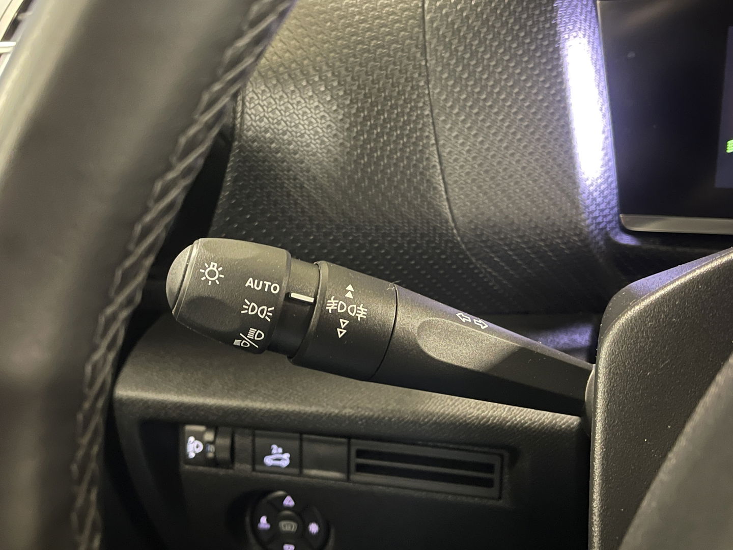 Citroƫn C4 X 1.2 Puretech Max | Apple Carplay | Android Auto | DAB | Achteruitrijcamera | Navigatie | Spraakbediening | Half Leder | Led Dagrijverlichting |