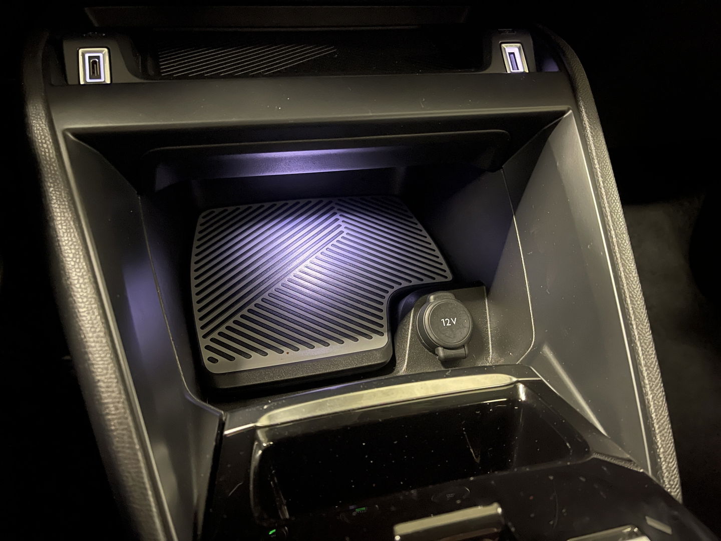 Citroƫn C4 X 1.2 Puretech Max | Apple Carplay | Android Auto | DAB | Achteruitrijcamera | Navigatie | Spraakbediening | Half Leder | Led Dagrijverlichting |