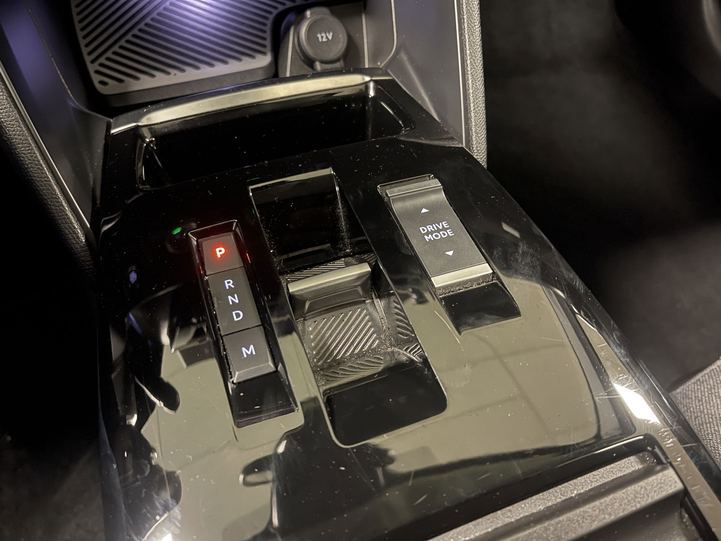 Citroƫn C4 X 1.2 Puretech Max | Apple Carplay | Android Auto | DAB | Achteruitrijcamera | Navigatie | Spraakbediening | Half Leder | Led Dagrijverlichting |