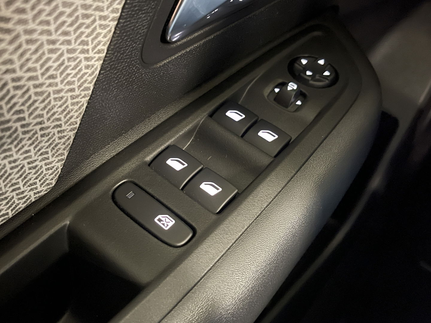 Citroƫn C4 X 1.2 Puretech Max | Apple Carplay | Android Auto | DAB | Achteruitrijcamera | Navigatie | Spraakbediening | Half Leder | Led Dagrijverlichting |