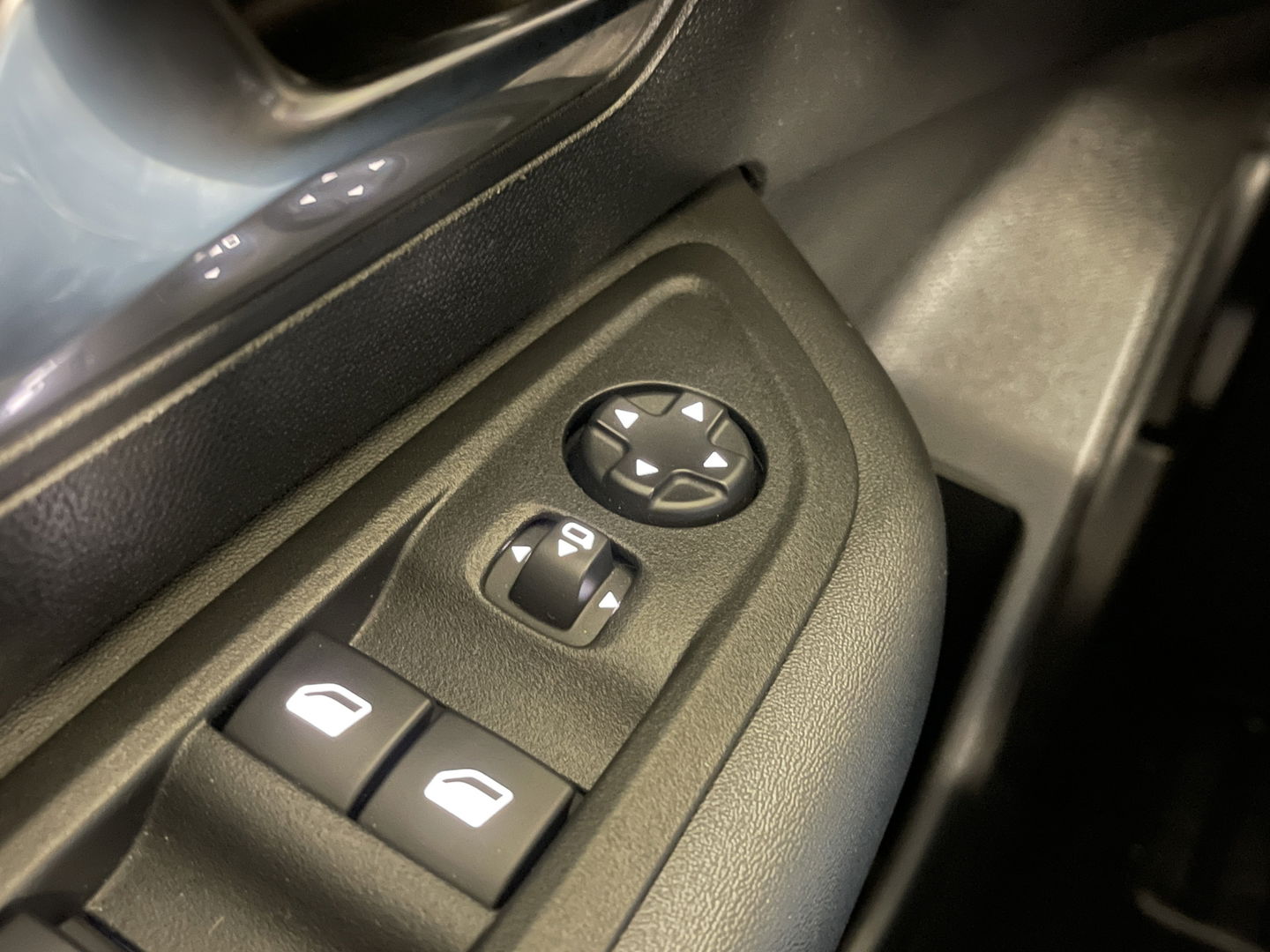 Citroƫn C4 X 1.2 Puretech Max | Apple Carplay | Android Auto | DAB | Achteruitrijcamera | Navigatie | Spraakbediening | Half Leder | Led Dagrijverlichting |