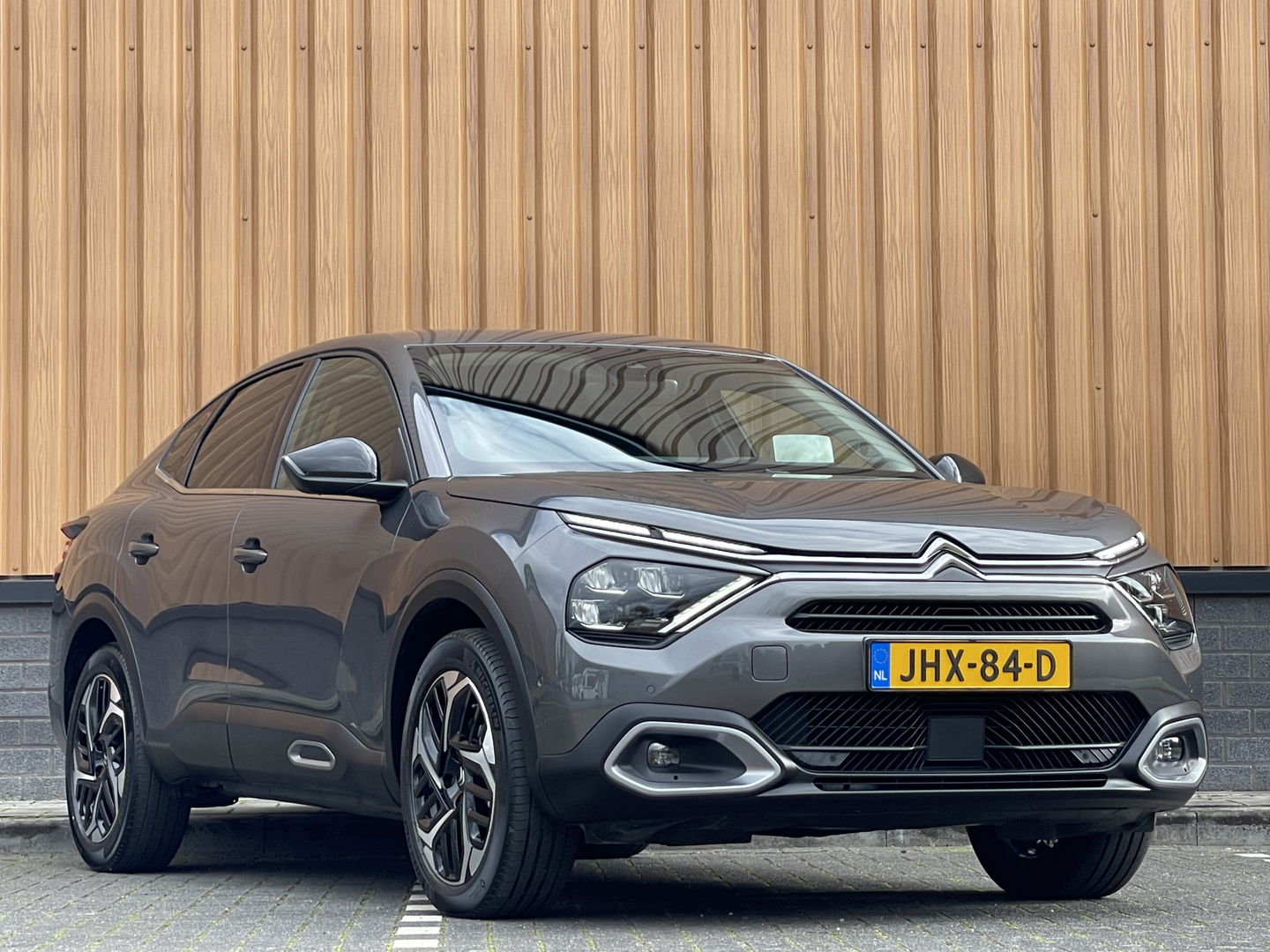 Citroƫn C4 X 1.2 Puretech Max | Apple Carplay | Android Auto | DAB | Achteruitrijcamera | Navigatie | Spraakbediening | Half Leder | Led Dagrijverlichting |