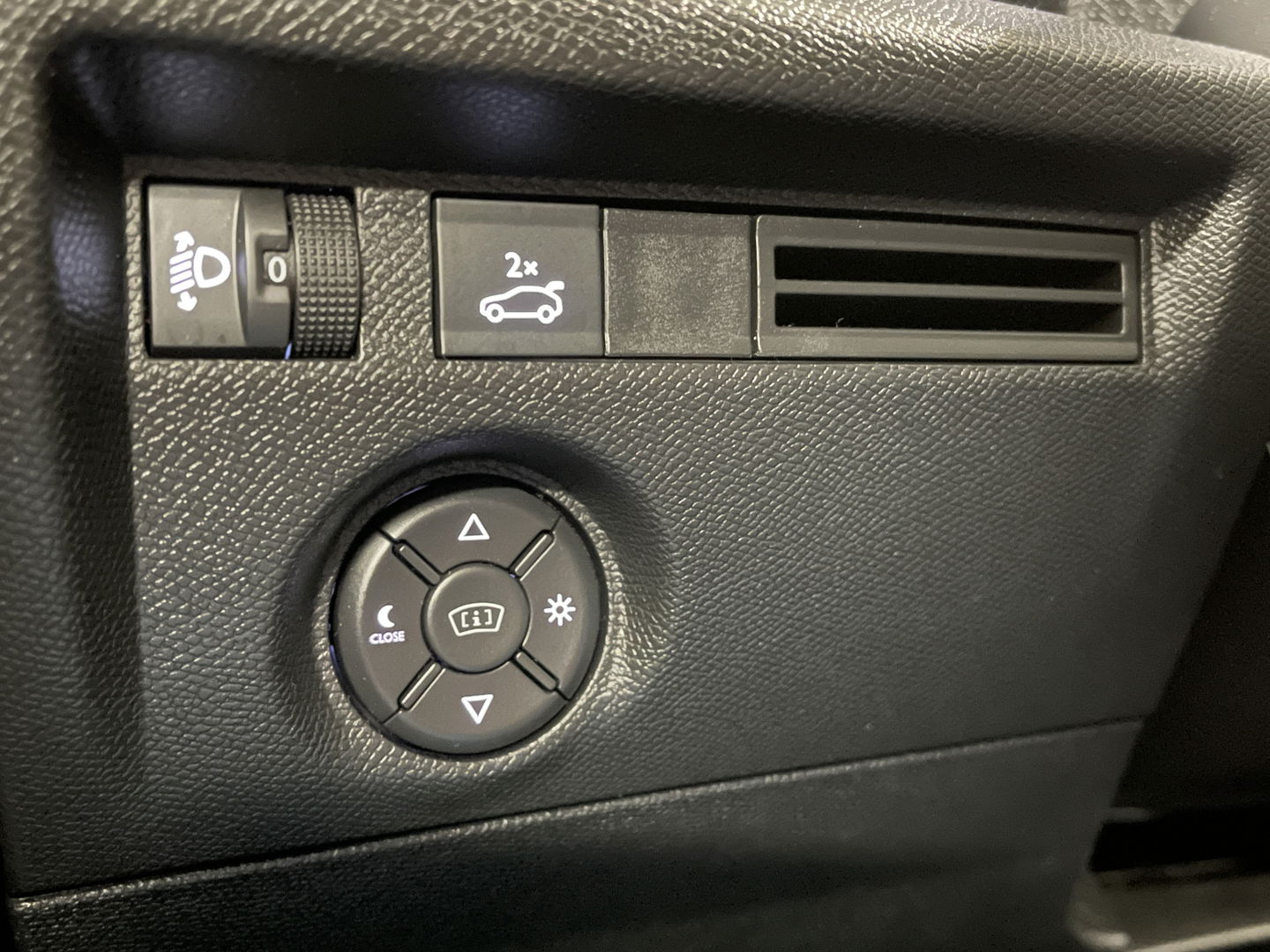 Citroƫn C4 X 1.2 Puretech Max | Apple Carplay | Android Auto | DAB | Achteruitrijcamera | Navigatie | Spraakbediening | Half Leder | Led Dagrijverlichting |