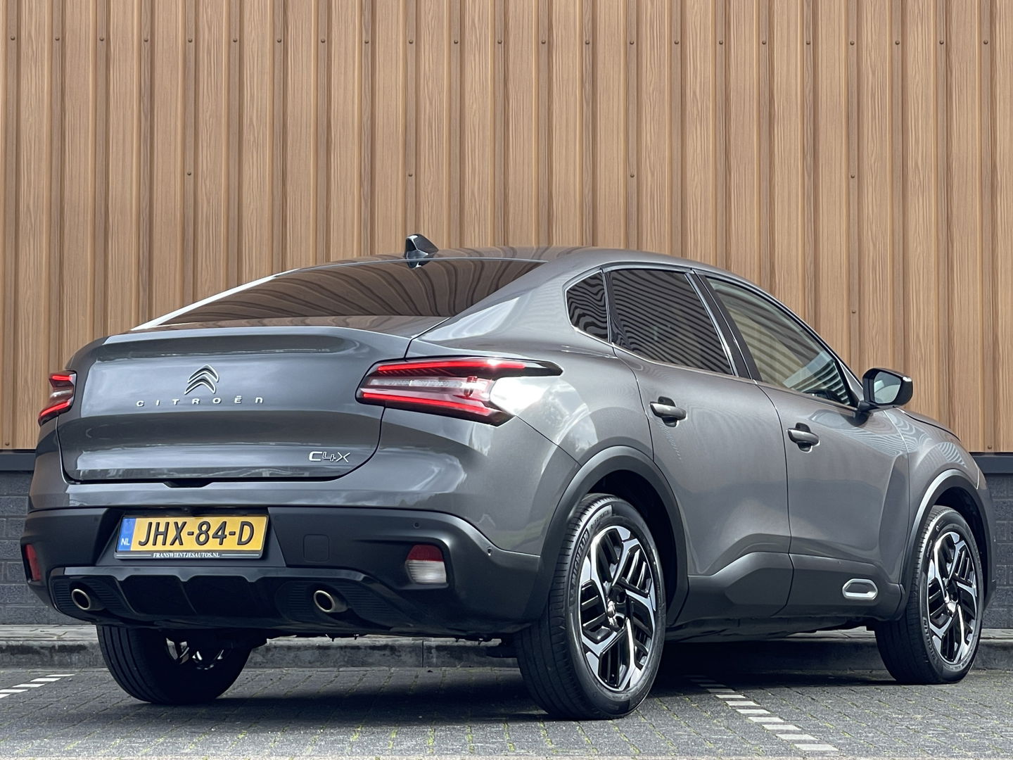 Citroƫn C4 X 1.2 Puretech Max | Apple Carplay | Android Auto | DAB | Achteruitrijcamera | Navigatie | Spraakbediening | Half Leder | Led Dagrijverlichting |