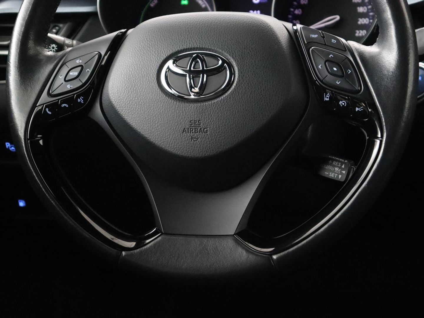Toyota C-HR 2.0 Hybrid Bi-Tone | Trekhaak | Stoel & stuurverwarming | Achteruitrijcamera | Navigatie | Carplay | LED koplampen | LMV 18 |
