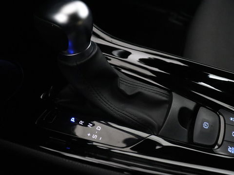 Toyota C-HR 2.0 Hybrid Bi-Tone | Trekhaak | Stoel & stuurverwarming | Achteruitrijcamera | Navigatie | Carplay | LED koplampen | LMV 18 |