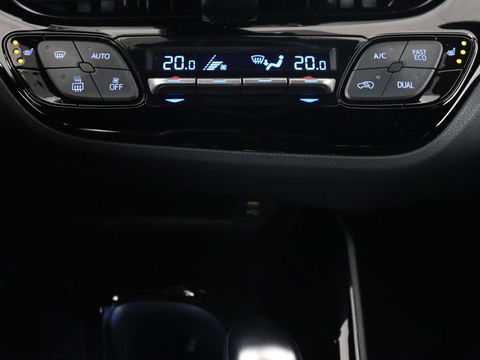 Toyota C-HR 2.0 Hybrid Bi-Tone | Trekhaak | Stoel & stuurverwarming | Achteruitrijcamera | Navigatie | Carplay | LED koplampen | LMV 18 |