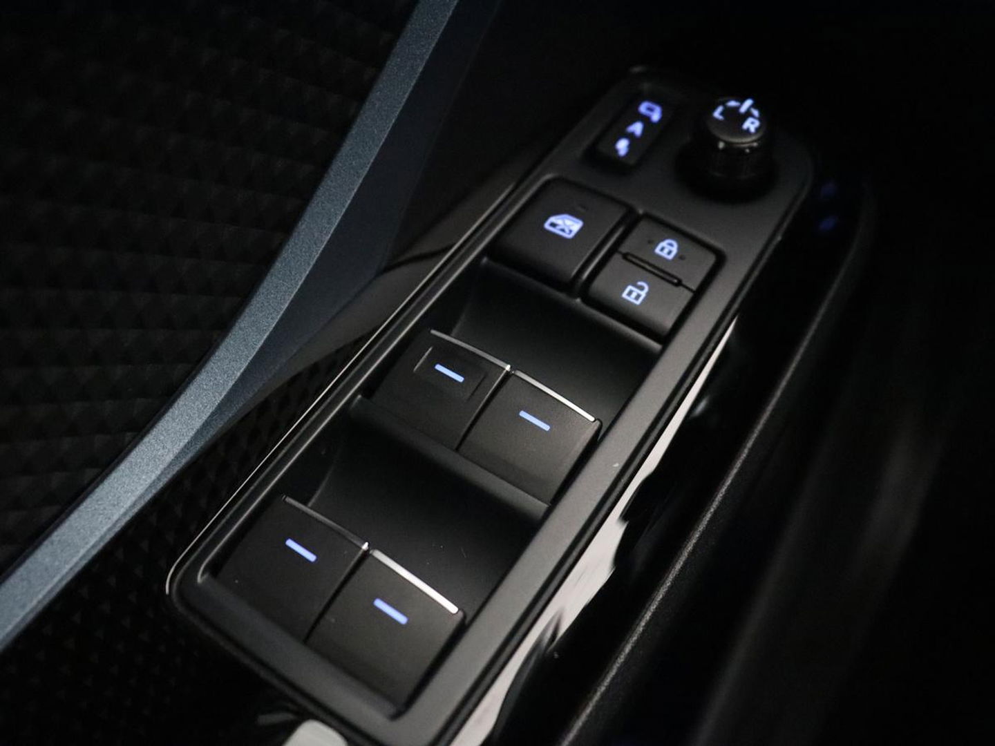 Toyota C-HR 2.0 Hybrid Bi-Tone | Trekhaak | Stoel & stuurverwarming | Achteruitrijcamera | Navigatie | Carplay | LED koplampen | LMV 18 |