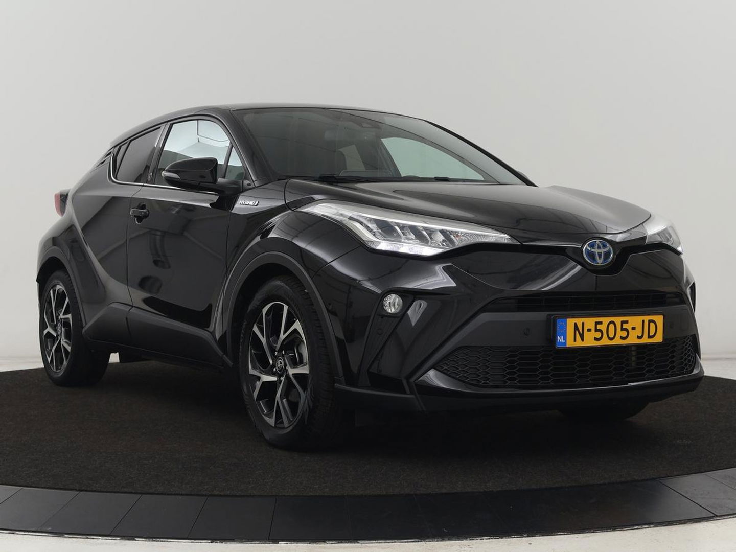 Toyota C-HR 2.0 Hybrid Bi-Tone | Trekhaak | Stoel & stuurverwarming | Achteruitrijcamera | Navigatie | Carplay | LED koplampen | LMV 18 |