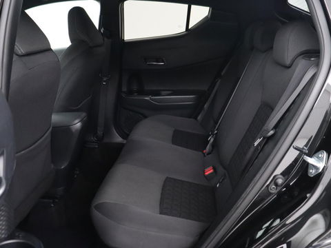Toyota C-HR 2.0 Hybrid Bi-Tone | Trekhaak | Stoel & stuurverwarming | Achteruitrijcamera | Navigatie | Carplay | LED koplampen | LMV 18 |