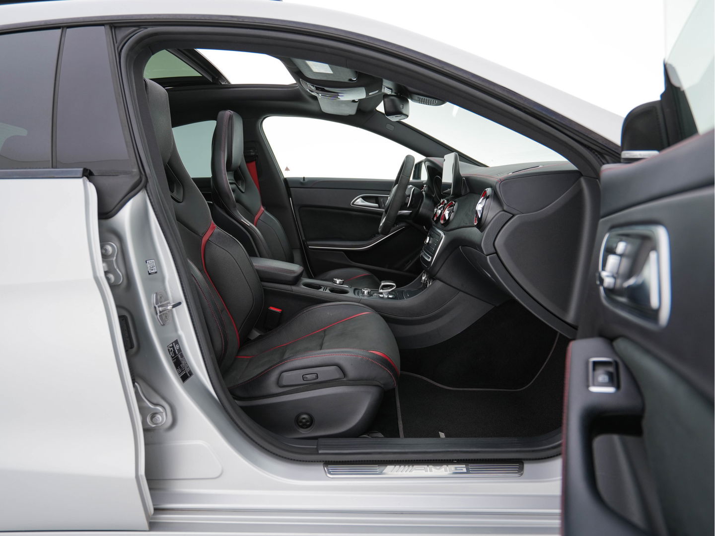 Mercedes-Benz CLA-Klasse AMG 45 4MATIC Ambition Aut. *PANO | AERO | RECARO-SEATS | LUXURY-LEATHER | FULL-LED | MEMORY-PACK | HARMAN/KARDON | KEYLESS | HEATED-SPORTSEATS | NAVI-FULLMAP | 19''ALU*