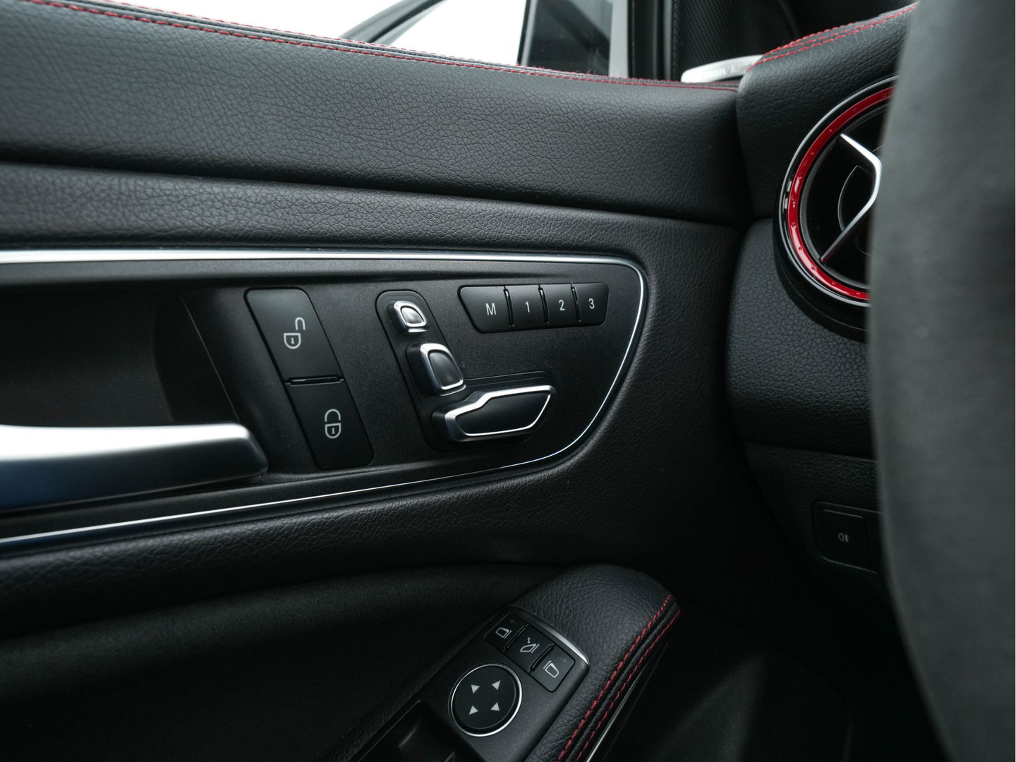 Mercedes-Benz CLA-Klasse AMG 45 4MATIC Ambition Aut. *PANO | AERO | RECARO-SEATS | LUXURY-LEATHER | FULL-LED | MEMORY-PACK | HARMAN/KARDON | KEYLESS | HEATED-SPORTSEATS | NAVI-FULLMAP | 19''ALU*