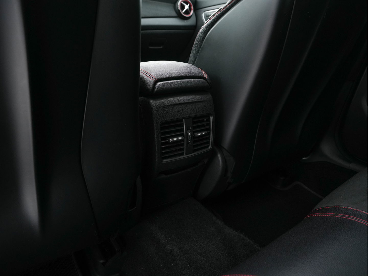 Mercedes-Benz CLA-Klasse AMG 45 4MATIC Ambition Aut. *PANO | AERO | RECARO-SEATS | LUXURY-LEATHER | FULL-LED | MEMORY-PACK | HARMAN/KARDON | KEYLESS | HEATED-SPORTSEATS | NAVI-FULLMAP | 19''ALU*